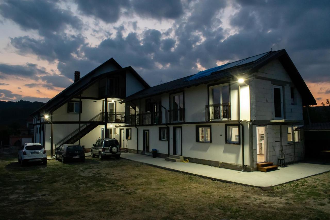 Casa Nevada Ξενοδοχείο Curtea de Argeş Εξωτερικό φωτογραφία
